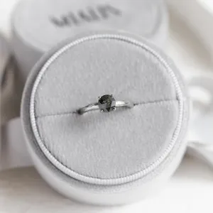 Originální zásnubní prsten se salt and pepper diamantem AURALIS
