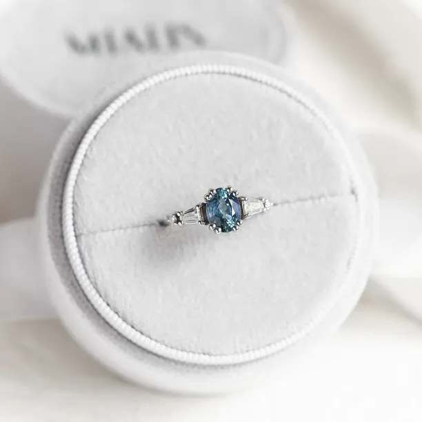 Gold ring with teal oval sapphire DIANA Image