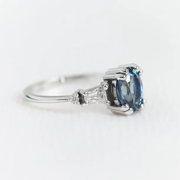 Gold ring with teal oval sapphire DIANA Image