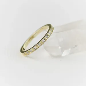 Šikmý pohled na vintage eternity prsten s diamanty ANTICA