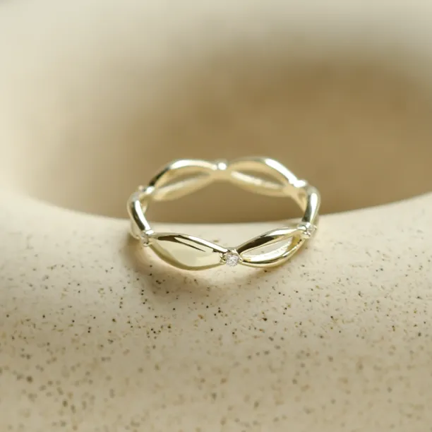 Yellow gold diamond twisted ring in an angled view