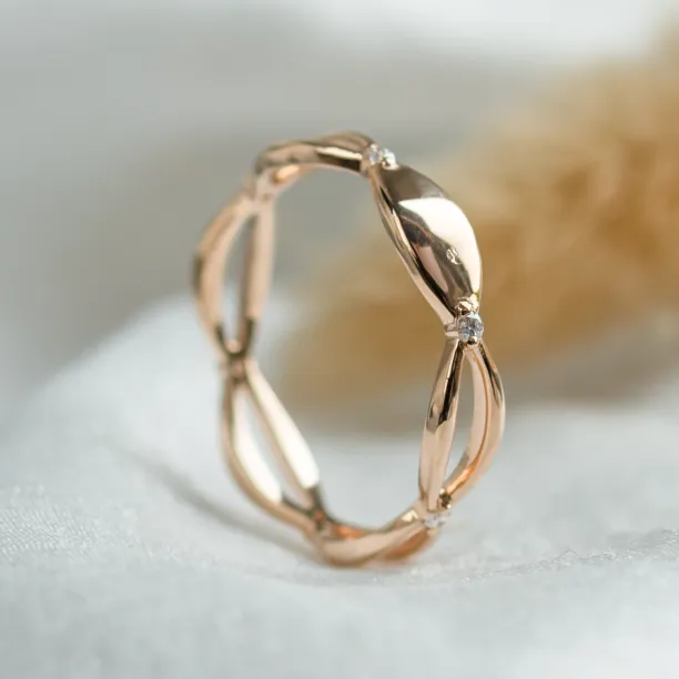 Angled close-up of the gold diamond twisted ring