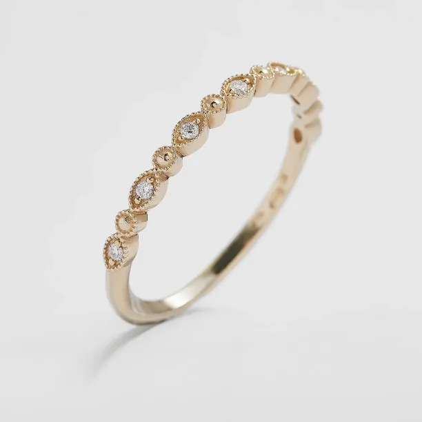 Elegantní prsten s diamanty v half eternity provedení a vintage stylu CHRISTINA Image