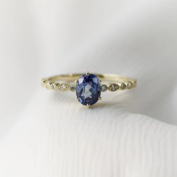 Vintage engagement ring with green sapphire and diamonds MADDIE Image
