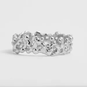 Front detail of a NALANI wedding ring with organic elements
