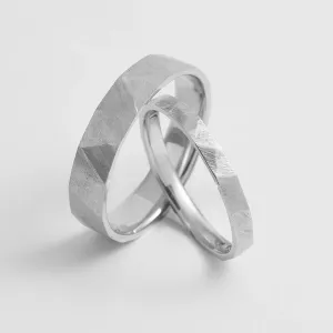 Gold hammered wedding rings BOMM Thumbnail
