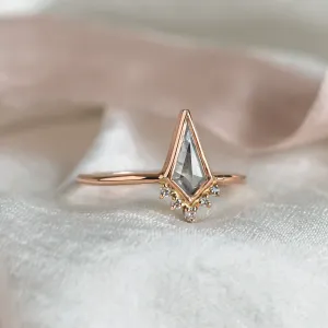 Prsten AINI s kite salt and pepper diamantem ve stylu cluster