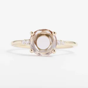 Front close-up of the AUCKLAND gold ring with natural diamond side stones