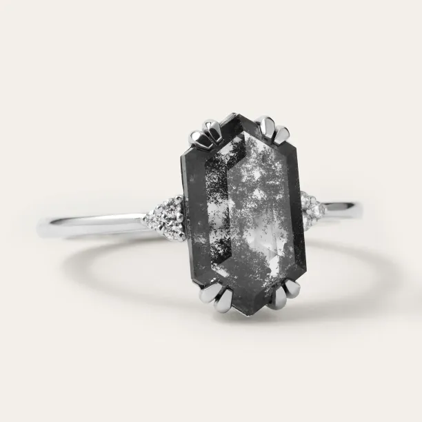 Angled view of the PAULI ring with lab-grown salt and pepper diamond