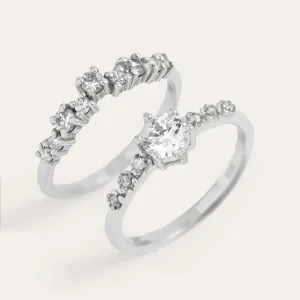 Šikmý pohled na zásnubní set s diamanty GABRIELE s detailními lůžky prstenů