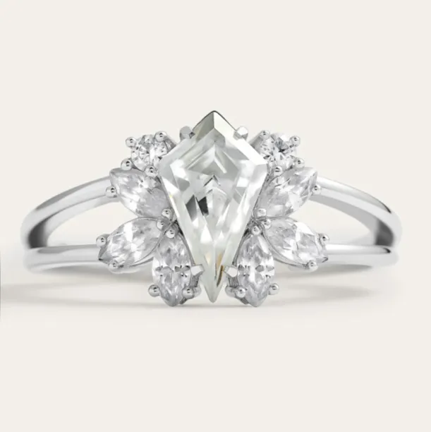 Vintage engagement ring in gold with moissanites THEODORE Image