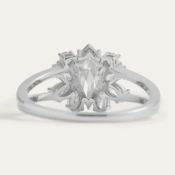 Vintage engagement ring in gold with moissanites THEODORE Image