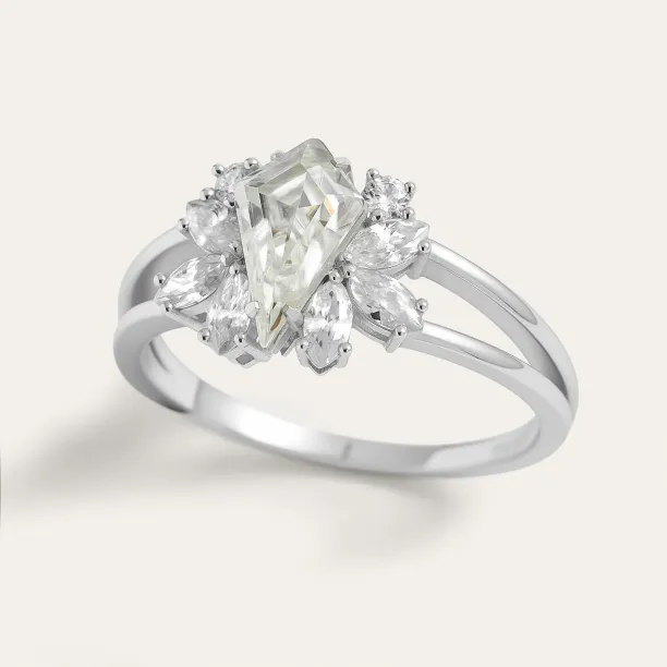 Vintage engagement ring in gold with moissanites THEODORE Image