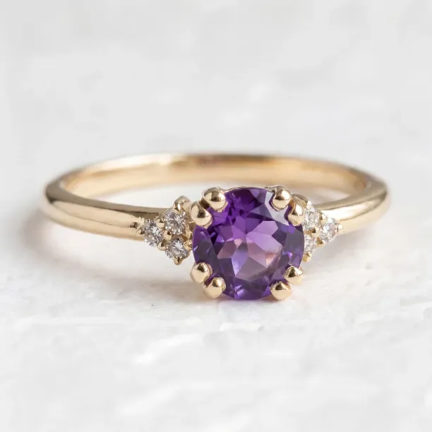Gold ring with amethyst and diamonds MONNY Image