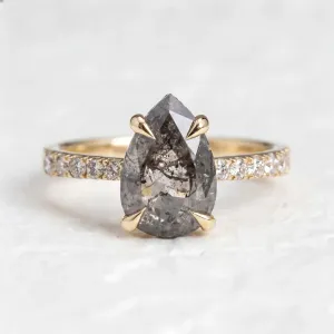 Gold vintage ring with salt and pepper diamond FERGAL Thumbnail