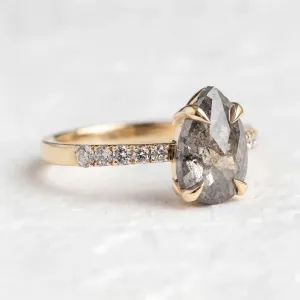 Gold vintage ring with salt and pepper diamond FERGAL Thumbnail