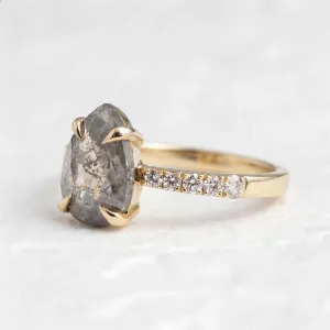 Gold vintage ring with salt and pepper diamond FERGAL Thumbnail