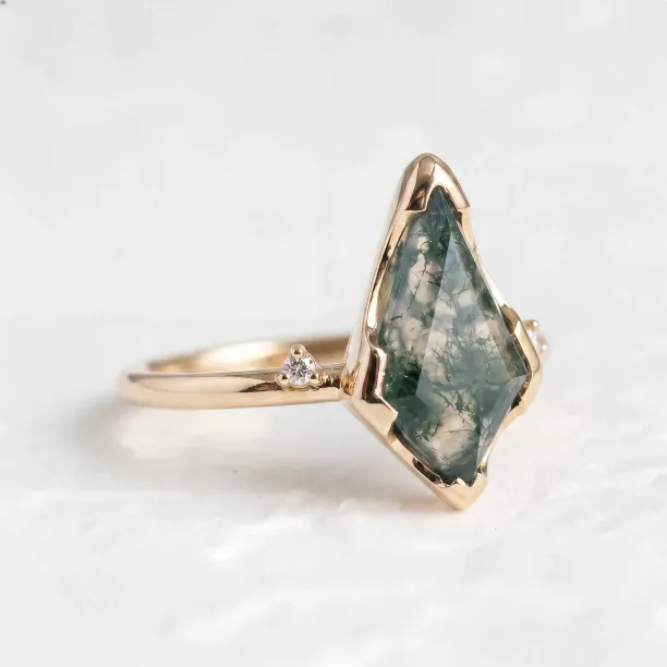 Gold ring with moss agate and diamonds KIRA Image