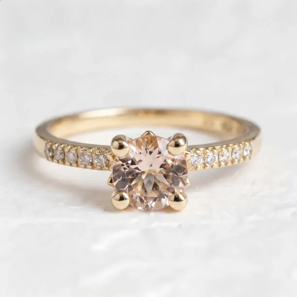 Engagement ring with morganite and diamonds GINEPRO Image