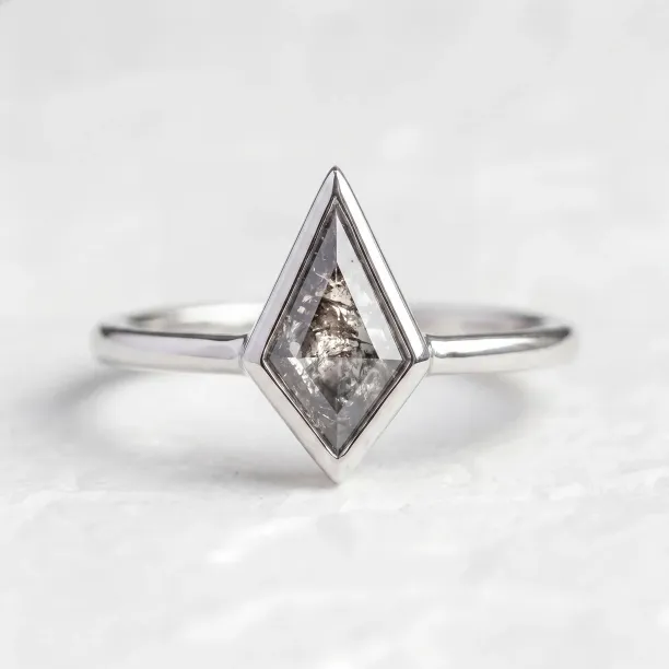Solid gold ring with salt and pepper diamond STEW Image