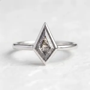Solid gold ring with salt and pepper diamond STEW Thumbnail