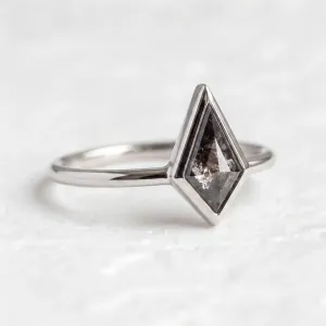 Solid gold ring with salt and pepper diamond STEW Thumbnail