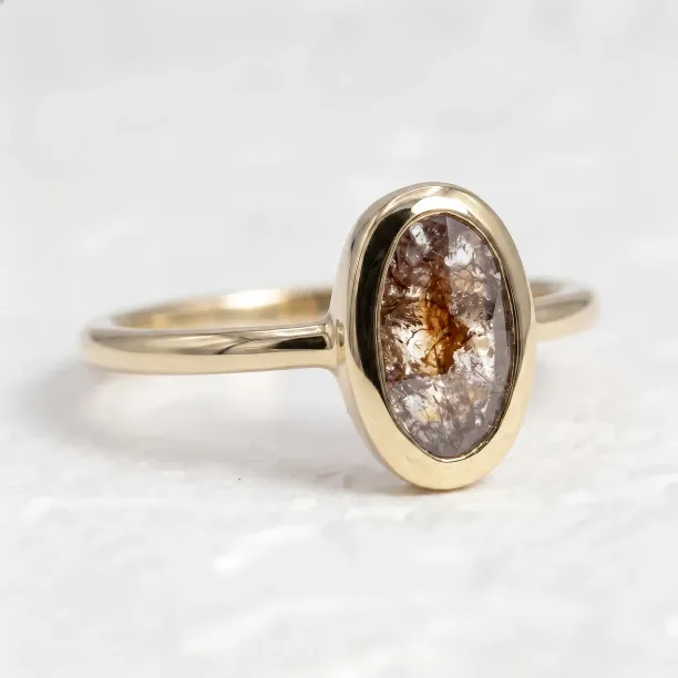 Gold ring with salt and pepper diamond HIKS
