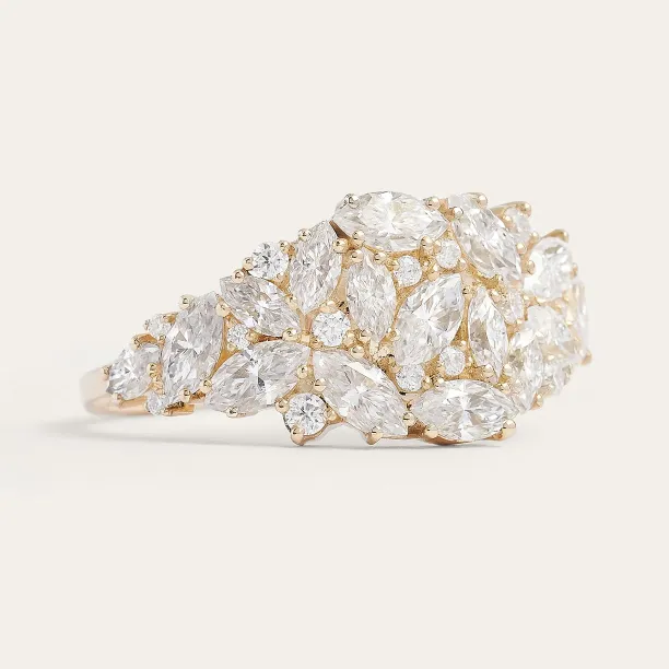 Close-up of the moissanite cluster on the gold VALENTINA ring