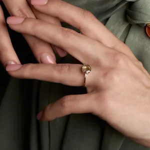 Close-up of the AUCKLAND gold ring worn on the hand