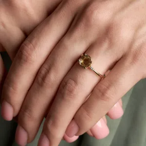Close-up of the AUCKLAND ring worn on the hand, showing its rose-cut center