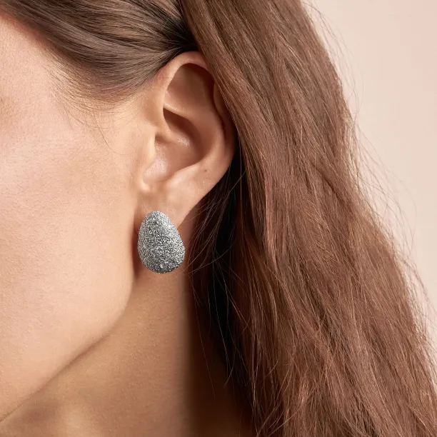 NOEMIA gold earring with diamonds worn on the ear