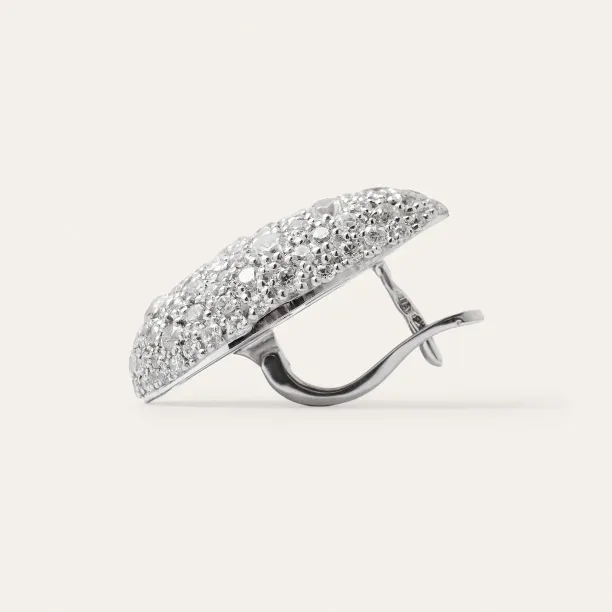 Side view of an AMALIA gold earring with lab-grown diamonds and its clasp