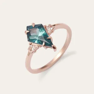 Close-up of the KATE ring with a lab-grown sapphire and moissanites
