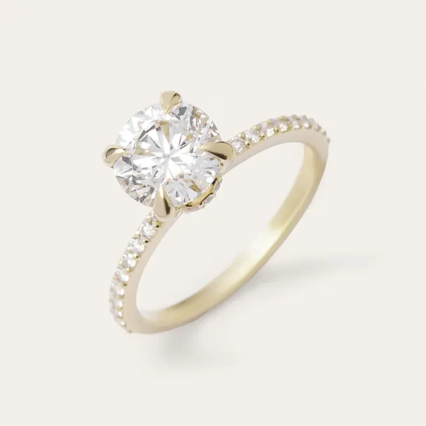 Close angled view of the ARABELLA engagement ring with a large center diamond