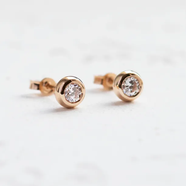 Zlaté náušnice s lab-grown diamanty v bezel stylu BRESCIA Image