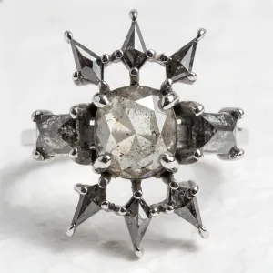 Zlatý prsten AURORA se salt'n'pepper diamanty ve tvaru rozety