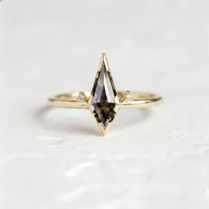 Alternative engagement ring with salt and pepper diamond CHLOE Thumbnail