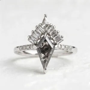 Cluster prsten ELEONORA s kite salt and pepper diamantem a baguette diamanty