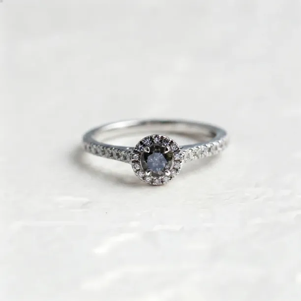 Halo zásnubní prsten se salt and pepper diamanty MARILLA Image