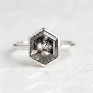 Vintage engagement ring with salt and pepper diamond CARRA Thumbnail