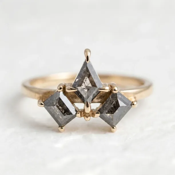 Original ring with gray salt'n'pepper diamonds TOMMASO Image