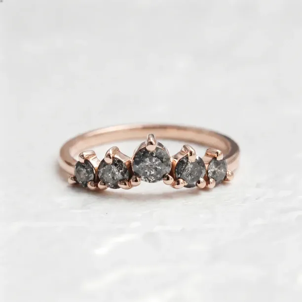 Slightly curved salt and pepper diamond ring FERO Image