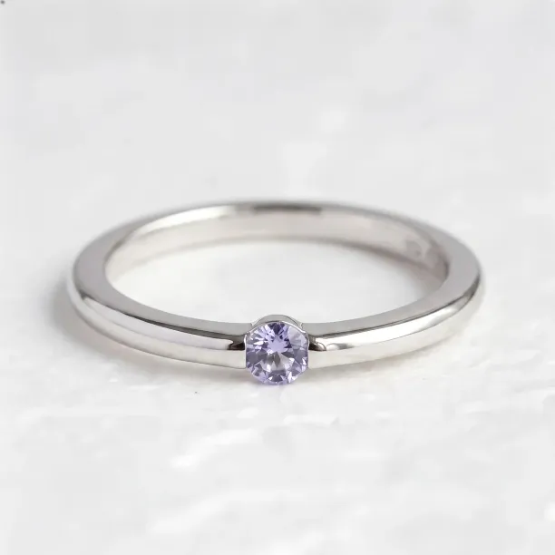 Close-up of the HAIMEE ring with a lavender sapphire