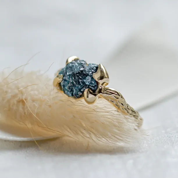Gold ring with blue raw diamond and unusual rim SKY Image