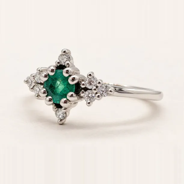 Gold emerald ring with diamonds ELA