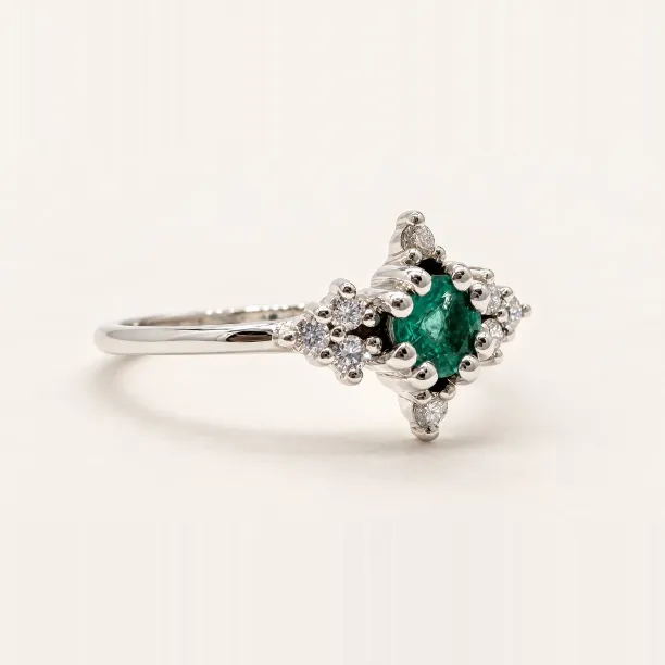Gold emerald ring with diamonds ELA